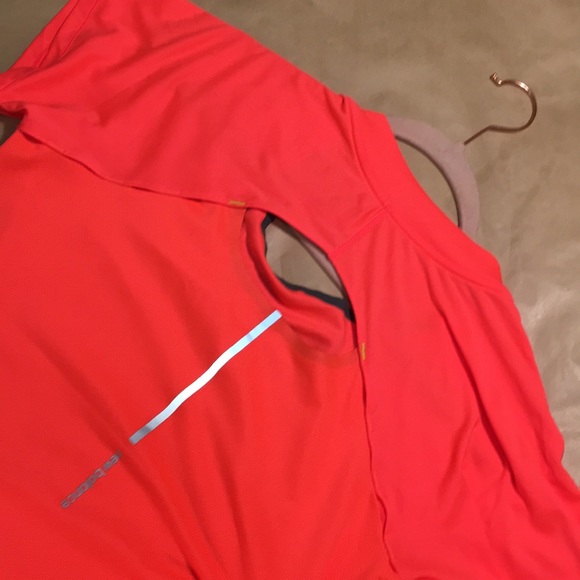 New Balance Workout Shirt - Picture 4 of 5